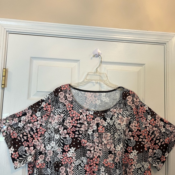 Women's Plus Size Floral Print Summer Vacation Top Loose/Relaxed Fit Top 18W 22W - Picture 6 of 8